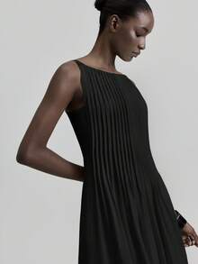 Ontre 2026春夏新款黑色条纹褶皱连衣裙，黑色缎带肩带，女士长款休闲连衣裙，适合都市商务、海滩、音乐节、派对等场合，优雅大方。 - 黑色 - 查看 2