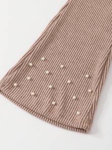 SHEIN Elladie kids 女童休闲衬衫套装，卡其色蝴蝶结设计，串珠针织罗纹面料，拼接梭织面料，白色底黑色波点长袖荷叶边下摆两件套衬衫上衣搭配卡其色珍珠微喇叭裤，两件套，适合返校、休闲、时尚、甜美、舒适的户外旅行秋冬装。