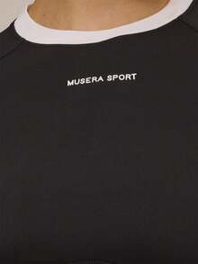 Musera Sport 白色撞色领长袖无缝修身运动上衣，冬季运动健身健身必备，适合跑步、休闲、板式网球等各种场合。 - 黑與白 - 查看 6