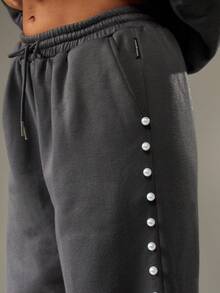 Missguided x Playboy Quần nỉ thể thao đính đá Rhinestone có chi tiết ngọc trai bên hông - Xám - Xem 6