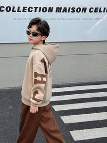 SHEIN 青少年男孩休闲韩版宽松大号字母图案连帽衫和松紧腰裤套装，适合秋季/春季、户外玩耍、学校、街头风格、派对和休闲 - 棕色 - 查看 6