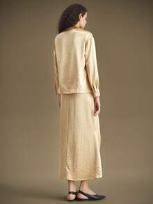 Ontre 2025秋冬新品，实用百搭日常设计师款，金色，极简衬衫，宽松版型，女款两件套，鱼尾裙，商务休闲，办公室通勤，日常穿着，秋冬，韩版，时尚设计 - 金色 - 查看 3