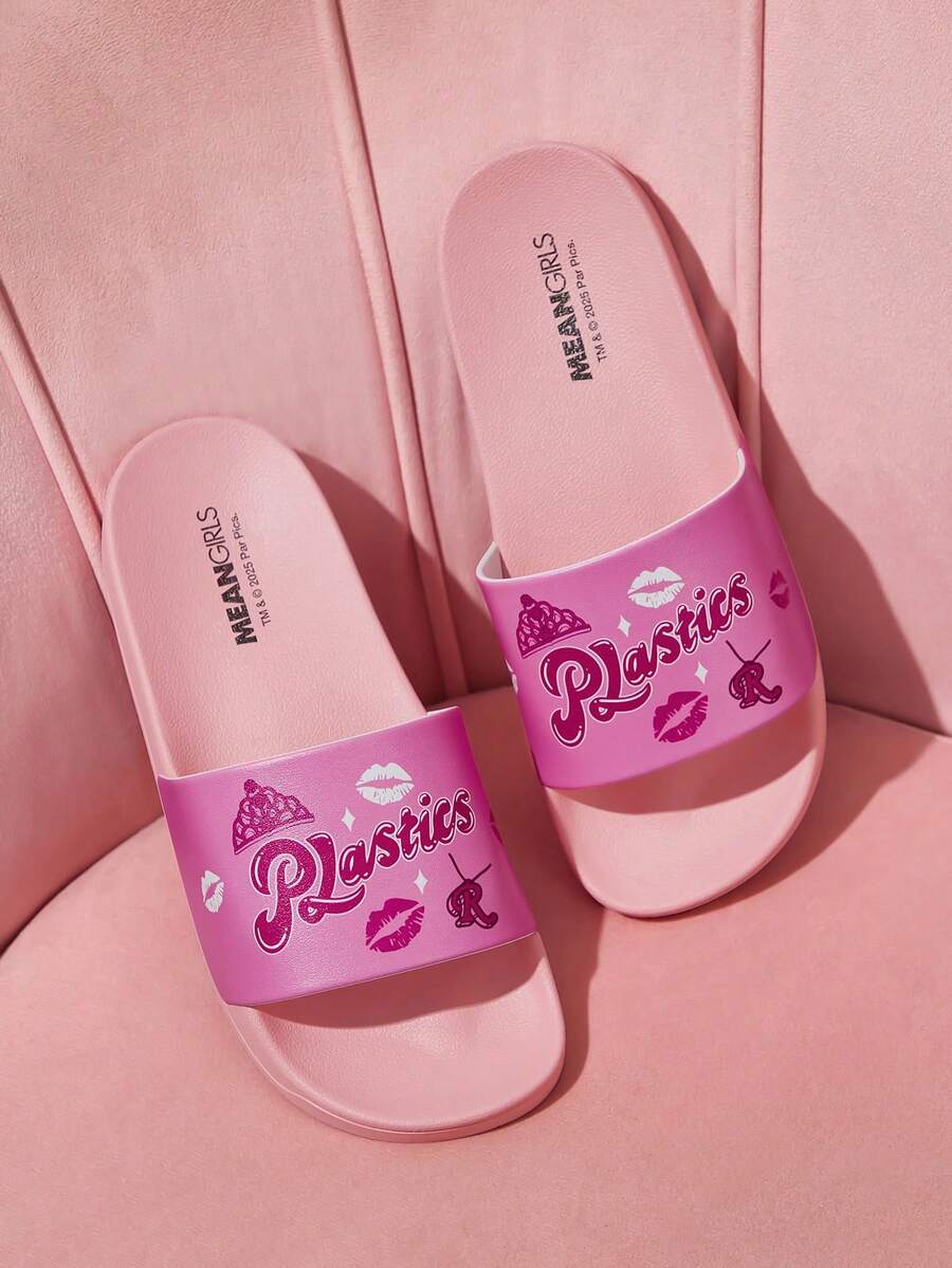Mean Girls | SHEIN 时尚、甜美、可爱的粉色 PVC 材质女士拖鞋,适合居家、淋浴或户外穿着,唇形和字母设计 - 粉色 - 查看 1