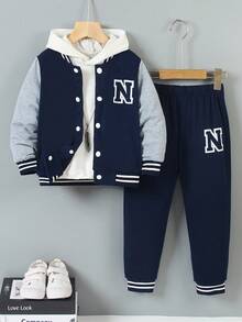 SHEIN 小男孩两件套，黑色针织毛衣，白色撞色袖子和大号字母 N 印花，搭配同色字母印花运动裤，衣领、袖口、下摆和脚踝处有罗纹饰边，松紧腰身，穿着舒适，休闲运动风格，适合春秋季日常穿着、上学、旅行 - 寶藍色 - 查看 3