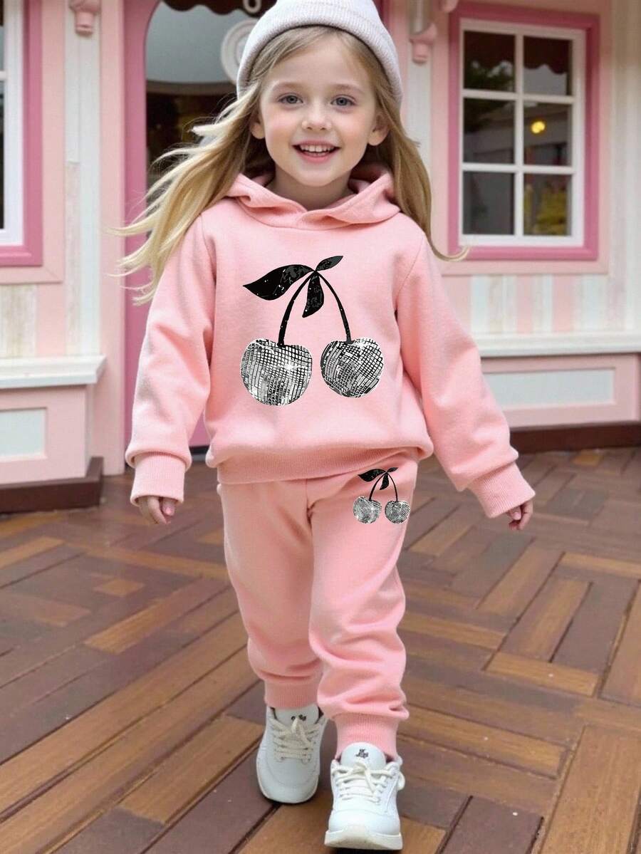 SHEIN Playful Pals Conjunto de sudadera con capucha de manga larga con estampado de cerezas, cómodo y versátil, adecuado para otoño/invierno/primavera. Ligero y cómodo, ideal para capas de otoño, uso casual de moda, vuelta al colegio, reuniones, picnics al aire libre, fotografía callejera, campus, festivales, regalos - Rosa - Ver 1