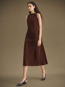 Ontre Elegant Brown Velvet Off Shoulder Twist Midi Dress, Sleeveless Straight Dress, Minimalist Style, Daily Wear, Business Commute, New 2025 Collection Brown Dress Modern Urban Casual Fashion Business Casual Women's Office Wear Low-Key Old Money Style Effortless Temperament High-End Urban Commuting High-Quality Airport Women's Wear High-End Material High-End, Elegant, Old-Fashioned Cruise Clothing Christmas Atmosphere Velvet Dress With Special Shoulder Design