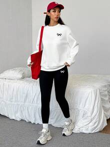 SHEIN EZwear 2 件套休闲宽松圆领运动衫和紧身打底裤，蝴蝶结标志，街头服饰，复古，返校，复古，秋季女士休闲装，秋冬，校服，乡村，嘻哈，街头服饰，运动，健身，健身房 - 彩色 - 查看 4