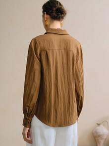 SHEIN LUNE 女士粘胶纤维面料3D立体花卉水钻装饰优雅浪漫通勤纽扣衬衫，适合办公室穿着，四季皆宜，奶油黄色衬衫，女士上衣，商务休闲女装，教师女装，外出女装，宽松女式衬衫，趣味衬衫，女士秋季必备 - 棕色 - 查看 5