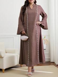 Al Najma 大码女式V领宽松阿拉伯风格连衣裙，带3D花卉装饰 - 珊瑚粉 - 查看 7