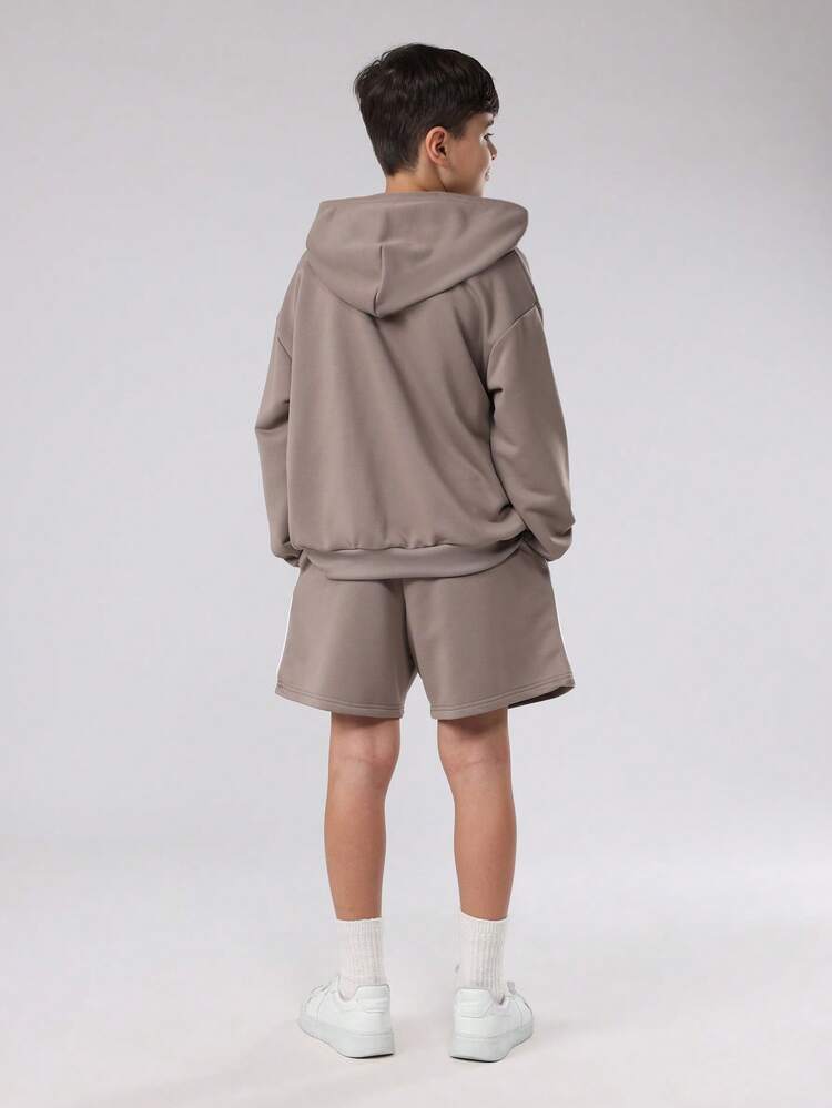 フルジップパーカーとマッチするドローストリングショーツセット