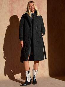 Bóhologie Luksusowy, ocieplany płaszcz zimowy z kołnierzem ze sztucznego futra, wyrafinowana puchowa kurtka w romby, nowoczesna innowacja w pasie z paskiem, profesjonalny, średniej długości, niezbędny płaszcz z bocznymi kieszeniami, wodoodporna technologia, elegancki, kopertowy przód, element garderoby gotowy na zimę, płaszcze damskie, płaszcze, kurtka, kurtki damskie - Czarne - Zobacz 2