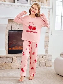 SHEIN 2 件樱桃字母“CHERRY PULP”印花圆领长袖和长裤睡衣套装，适合大女孩 - 粉色 - 查看 3