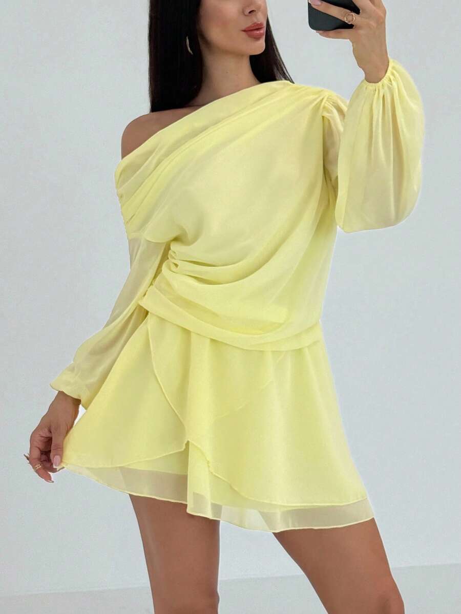 Aloruh 女士新款奶油黄不对称肩领长袖性感不对称领口垂褶下摆A字迷你连衣裙,圣诞舞会礼服,新年装扮,适合日常穿着 - 黃色 - 查看 1