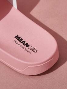 Mean Girls | SHEIN 时尚、甜美、可爱的粉色 PVC 材质女士拖鞋，适合居家、淋浴或户外穿着，唇形和字母设计 - 粉色 - 查看 7