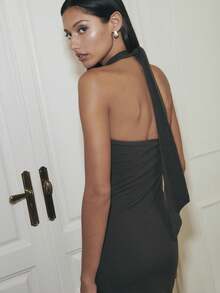 Nöista 修身无袖长裙，高领设计，修身廓形。柔软弹力面料，提升运动感，同时保持廓形。简约优雅的休闲长裙之选。 - 深灰色 - 查看 2