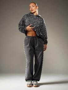 Missguided x Playboy Quần nỉ thể thao đính đá Rhinestone có chi tiết ngọc trai bên hông - Xám - Xem 1