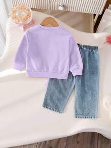 SHEIN Playful Pals 2 件套幼儿女童休闲可爱蝴蝶结圆领插肩袖运动衫和松紧腰宽松直筒牛仔裤，返校装，适合春季、秋季 - 紫色 - 查看 2