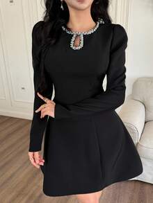 Feyla Váy ngắn chữ A ôm sát cổ khoét eo đính đá trang trí thanh lịch, thích hợp cho các bữa tiệc - màu đen - Xem 5