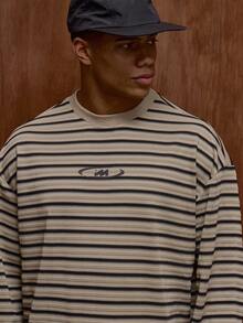 Musero 宽松版型长袖圆领撞色条纹胸前品牌图案 T 恤秋冬衣橱 - 杏色 - 查看 2