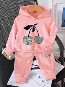 SHEIN Playful Pals Conjunto de sudadera con capucha de manga larga con estampado de cerezas, cómodo y versátil, adecuado para otoño/invierno/primavera. Ligero y cómodo, ideal para capas de otoño, uso casual de moda, vuelta al colegio, reuniones, picnics al aire libre, fotografía callejera, campus, festivales, regalos - Rosa - Ver 4