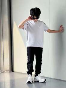 SHEIN Tween Boy Casual Striped Color-Block Antler Embroidery Short Sleeve T-Shirt And Long Pants Two-Piece Set, Spring/Summer, School, Campus, College