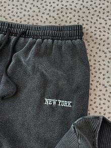 SHEIN 2件套少女黑色酸洗刺绣圆领长袖罗纹T恤和休闲复古慢跑裤套装，适合秋冬季叠穿，少女裤装套装，干净的少女服装，少女套装，少女运动套装，少女两件套裤装秋季