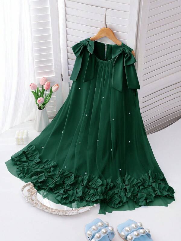 Vestido elegante de niña con volantes y decoración de perlas en malla