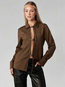 MISSGUIDED Camisa de popelina con detalle de hebilla en la parte delantera, de manga larga y cuello clásico para uso casual en la oficina - Marrón - Ver 1