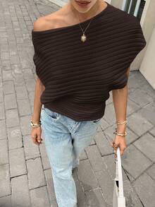 Siren Gaze Nuevo top de punto de hombro oblicuo de unicolor, suéter marrón