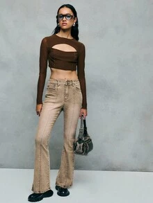 TypaGal A Versatile Pair Of High-Waisted Jeans, Ideal For Transitional Weather. A Modern Staple For Autumn Women Or Fall Women Clothes Styling. - Light Wash - View 4