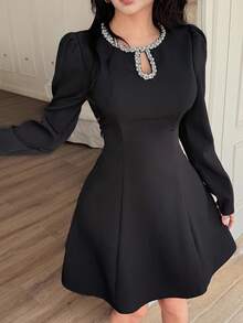 Feyla Váy ngắn chữ A ôm sát cổ khoét eo đính đá trang trí thanh lịch, thích hợp cho các bữa tiệc - màu đen - Xem 2