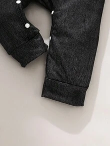 SHEIN 男宝宝秋季黑色牛仔效果连体衣，可爱小熊图案拼接条纹两件套，秋冬季日常出行必备