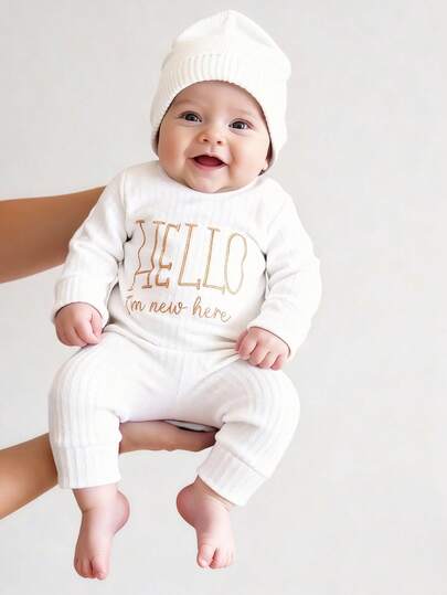 SHEIN Nyföddfotograferingskläder Baby Pojkar Flickor "HELLO" Broderad Jumpsuit Och Mössa 2-delars Set, Spädbarn 1 Månad 100 Dagar Fotostudio Fotograferingsrekvisita Höst Vinter