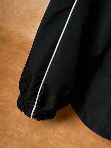 Manfinity Campus Court 时尚男士立领连帽户外防风夹克，侧边条纹，字母印花，复古做旧风格，秋季必备 - 黑色 - 查看 6