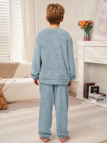 SHEIN 2 件套青少年男孩简约字母刺绣圆领长袖上衣和柔软羊毛睡裤套装，舒适家居睡衣，秋冬