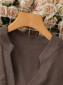 女式休闲纯色雪纺 V 领刺绣侧边常规加大码宽松衬衫，春/秋 - 摩卡棕 - 查看 3