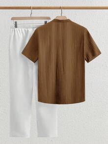 Manfinity NXTstreet 2件套男士休闲V领中式领短袖衬衫套装 - 棕色 - 查看 3