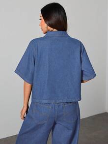 SHEIN 少女纯色水洗深蓝色牛仔衬衫翻领短袖上衣夏季牛仔办公室装学院风女孩秋季衬衫，开学女孩上衣，适合学校、返校节 - 中等水洗藍 - 查看 2