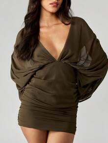 MISSGUIDED 长袖迷你连衣裙，雪纺材质，垂褶设计，适合晚宴、俱乐部派对、婚礼宾客穿着，V领扭结前襟，修身剪裁，泡泡袖。 - 橄欖綠 - 查看 6