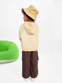 Maija Kids Maija Kids 小男孩纯米色字母印花连帽衫带口袋和休闲慢跑裤两件套，适合日常穿着，街头风格 - 卡其色 - 查看 9