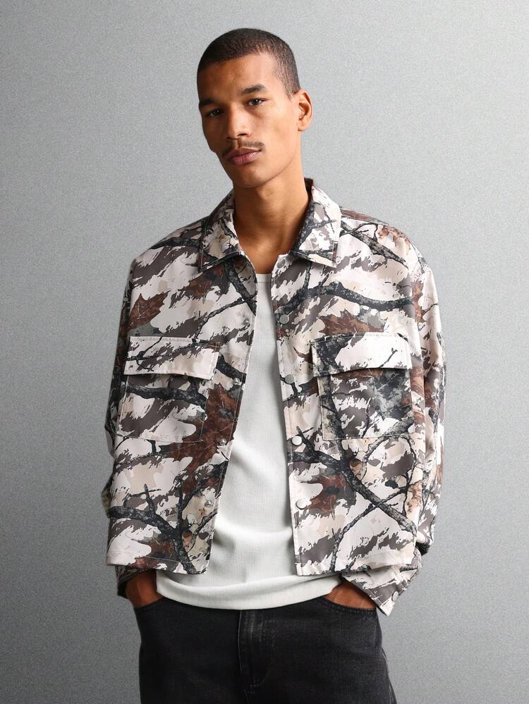 Utility-Hemd mit Camouflage-Print, Reißverschluss und Cargotaschen