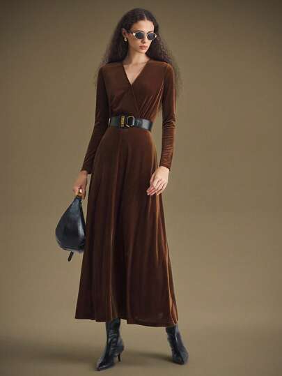 Ontre Elegant Brown Velvet V-Neck Long Sleeve Cinched Waist Maxi Dress, A-Line Silhouette, Minimalist Style, Suitable For Daily Wear And Business, 2025 New Arrival Brown Dress Modern Urban Casual Fashion Business Casual Women's Office Wear Low-Key Old Money Style Effortless Temperament High-End Urban Commuting High-Quality Airport Women's Wear High-End Material Wedding Guest Dress For Women Christmas Atmosphere Velvet Dress With Special Design High-End, Elegant, Old-Fashioned Cruise Attire For Wedding