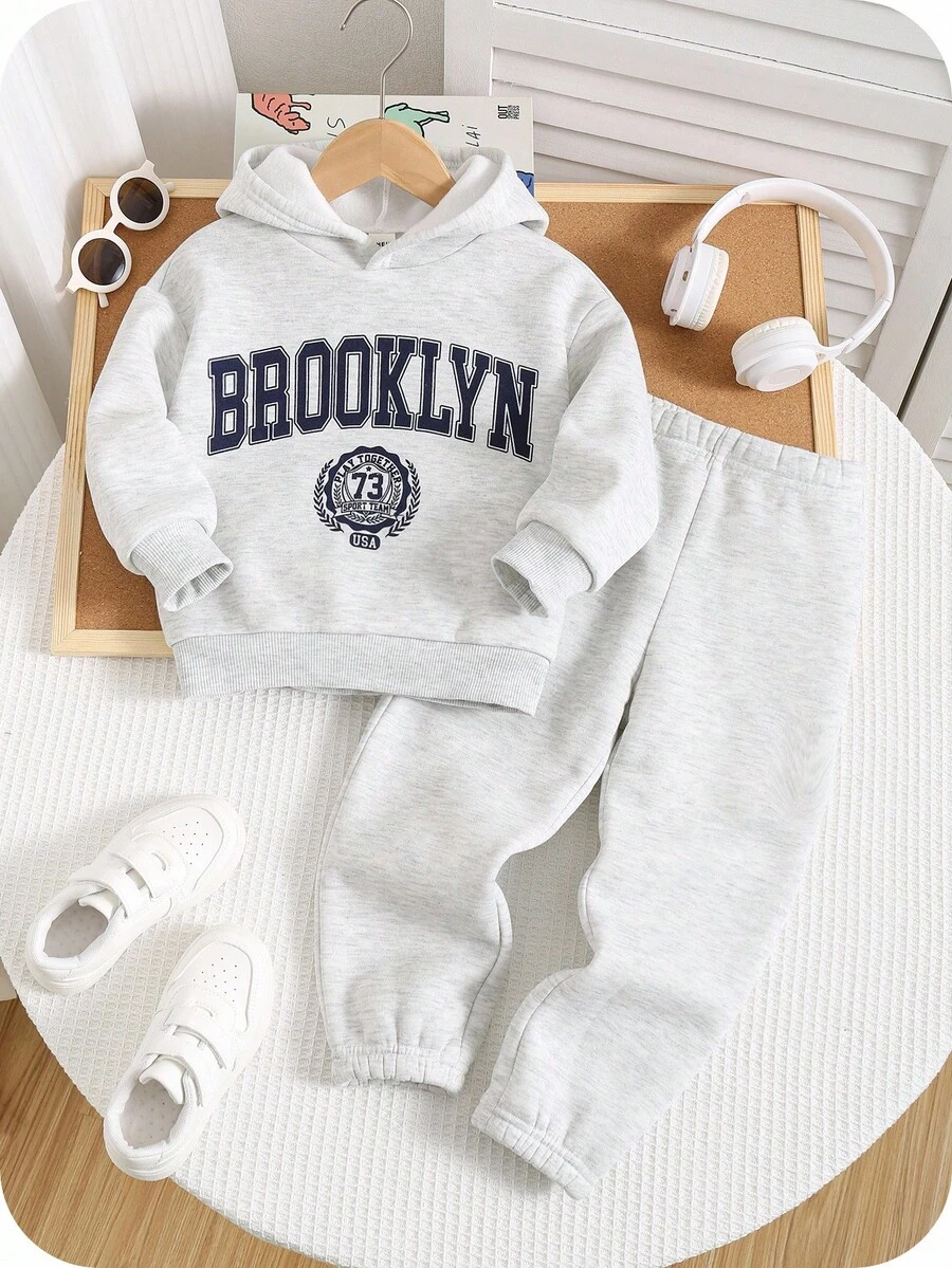 SHEIN 2 件套年轻男孩休闲校园风格舒适时尚简约实用百搭韩版印花加厚保暖连帽衫和裤子适合男孩和女孩，适合上学、日常穿着、户外、运动、秋冬 - 灰色 - 查看 1