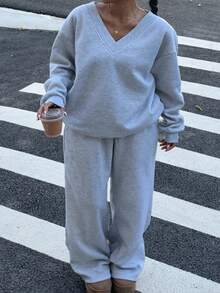 SHEIN CURVE+ 2 件套女士加大码 V 领运动衫和裤子，休闲加大码蓬松羊毛弹力宽松运动衫和运动裤套装，秋冬 - 灰色 - 查看 3