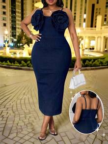 SHEIN Lady 大码纯色 3D 花卉装饰紧身牛仔吊带连衣裙 - 彩色 - 查看 1