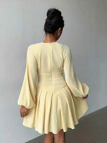 Siren Gaze 女士优雅秋季秋季服装奶油色连衣裙，2025 年新款时尚深 V 领灯笼长袖迷你连衣裙，腰部褶饰纽扣，别致 A 字裙，适合派对约会工作通勤街头服饰 - 黃色 - 查看 5