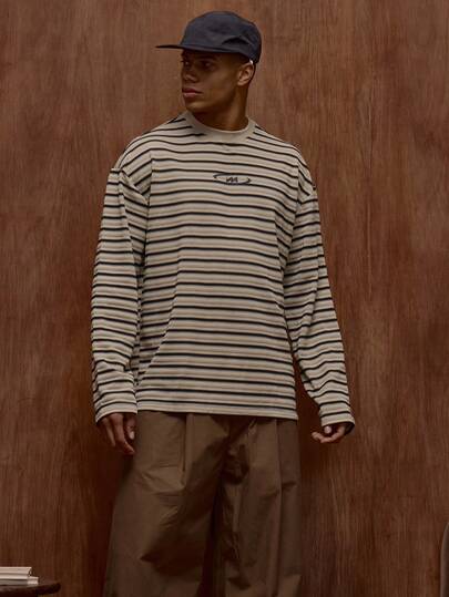 Musero 宽松版型长袖圆领撞色条纹胸前品牌图案 T 恤秋冬衣橱