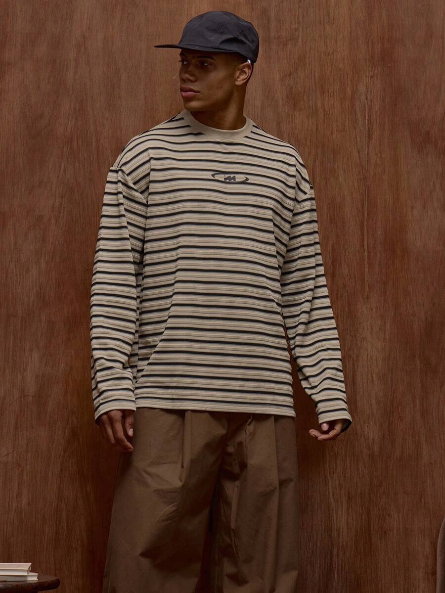 Musero 宽松版型长袖圆领撞色条纹胸前品牌图案 T 恤秋冬衣橱 - 杏色 - 查看 1