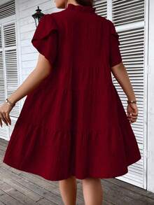 SHEIN Clasi 加大码夏季休闲系带纹理荷叶边下摆中长连衣裙，适合圣诞节勃艮第色女装 - 酒紅色 - 查看 2