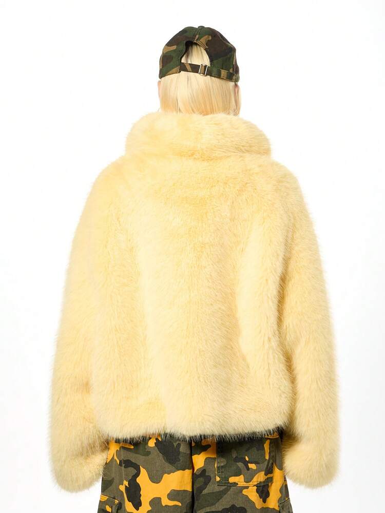 SUMWON WOMEN Plush Faux Fur Cropped Jacket With Zip Closure